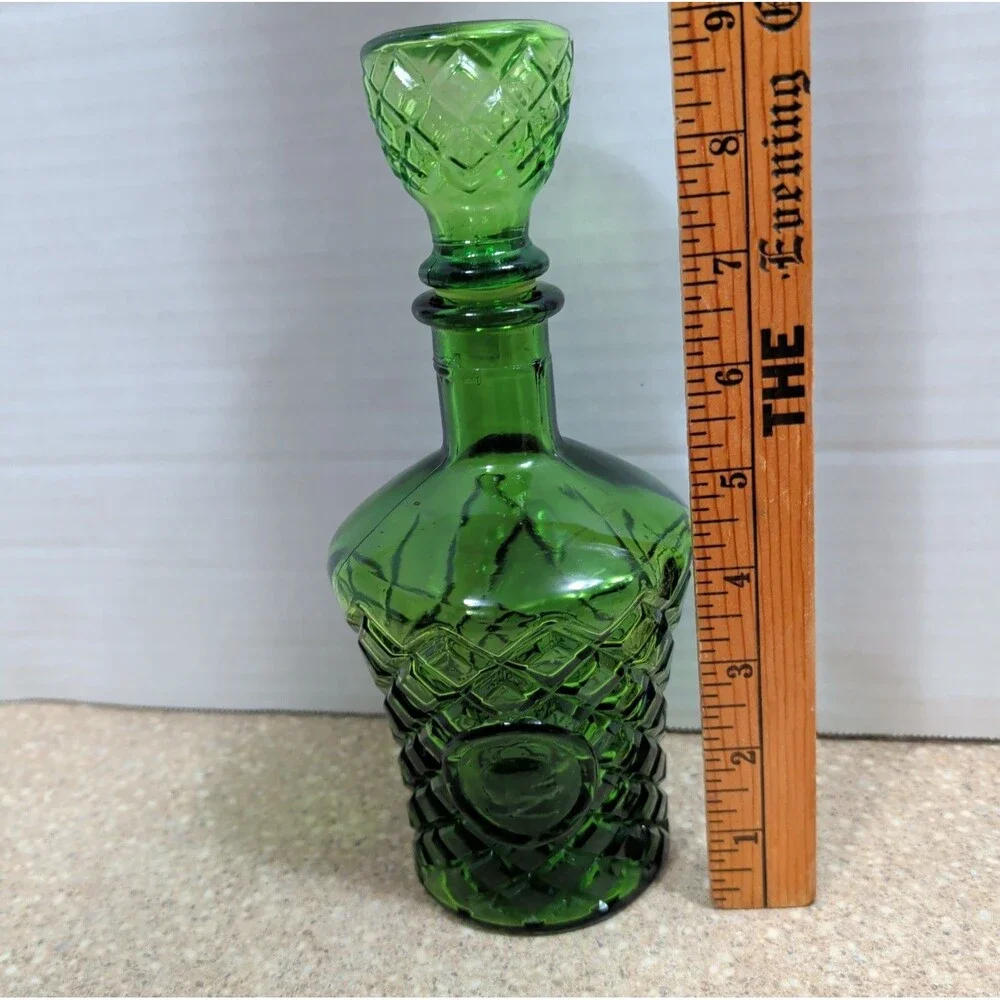 Vintage Green Glass Decanter Diamond Pattern Made in Taiwan 9